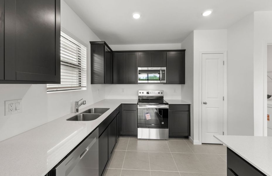 Furnished interior view inside a new home in Caloosa Cove, Labelle (Image 8).