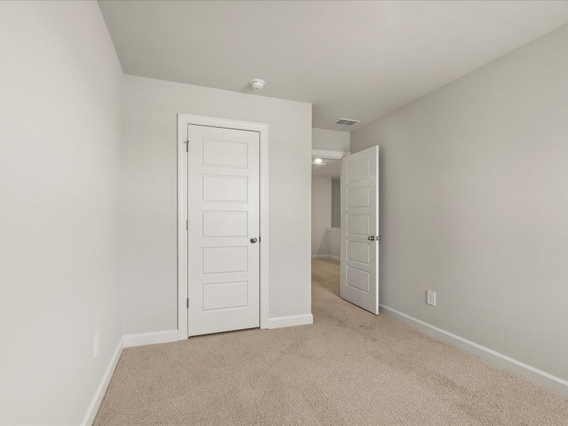 Spacious, unfurnished interior of a new home in Avalon Townes, Lyman (Image 16).