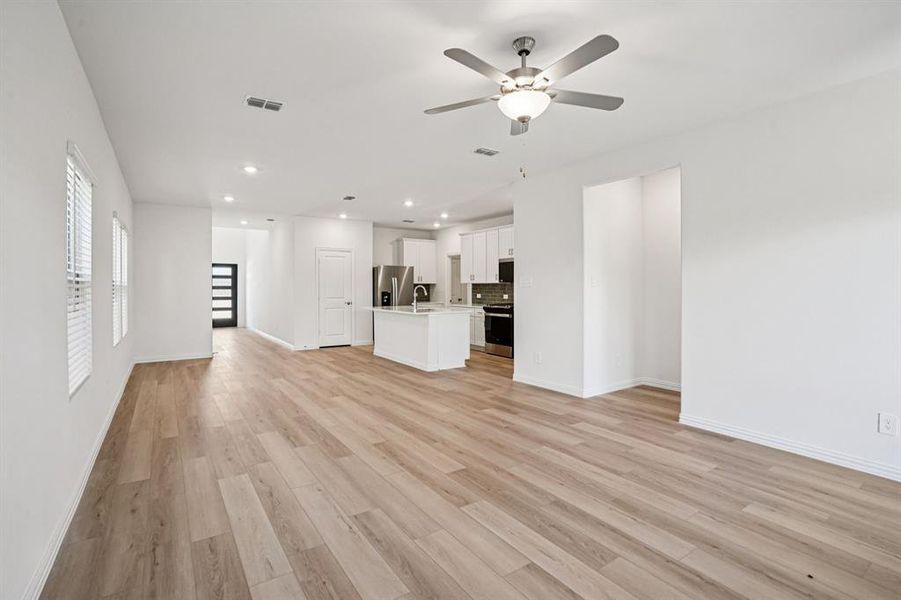 Spacious, unfurnished interior of a new home in Southridge - Spring Series, McKinney (Image 35). Spacious, unfurnished interior of a new home in Southridge - Spring Series, McKinney (Image 35).