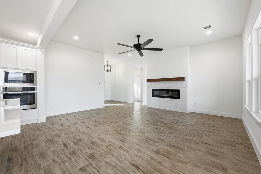 Spacious, unfurnished interior of a new home in Taylor Ranch, Springtown (Image 18).