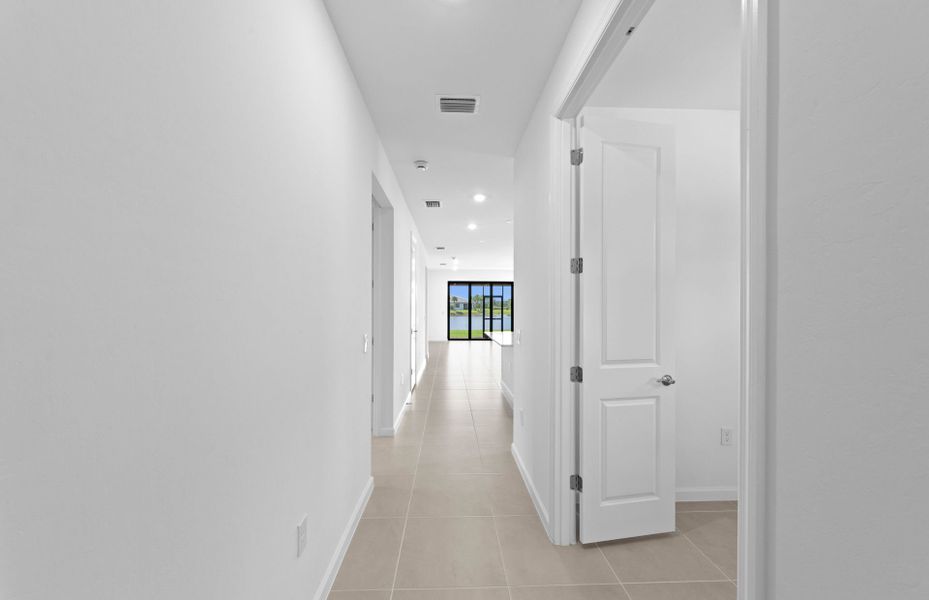 Spacious, unfurnished interior of a new home in Del Webb Naples, Ave Maria (Image 12).