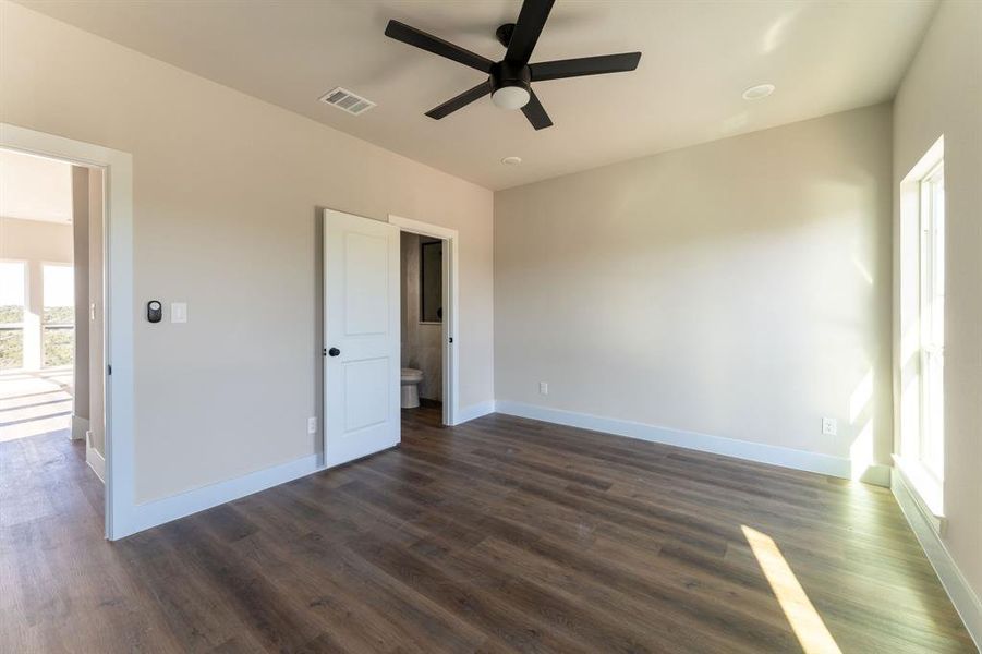 Spacious, unfurnished interior of a new home in , Rio Vista (Image 27).