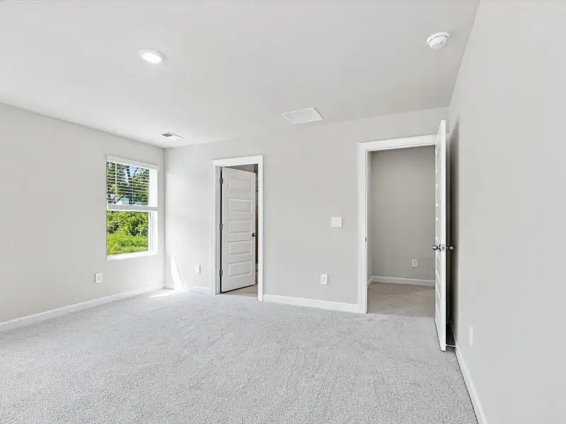 Spacious, unfurnished interior of a new home in Creek Ridge - Heritage Collection, Spartanburg (Image 14).