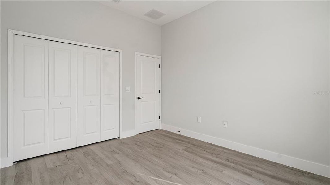 Spacious, unfurnished interior of a new home in , Ocala (Image 28).