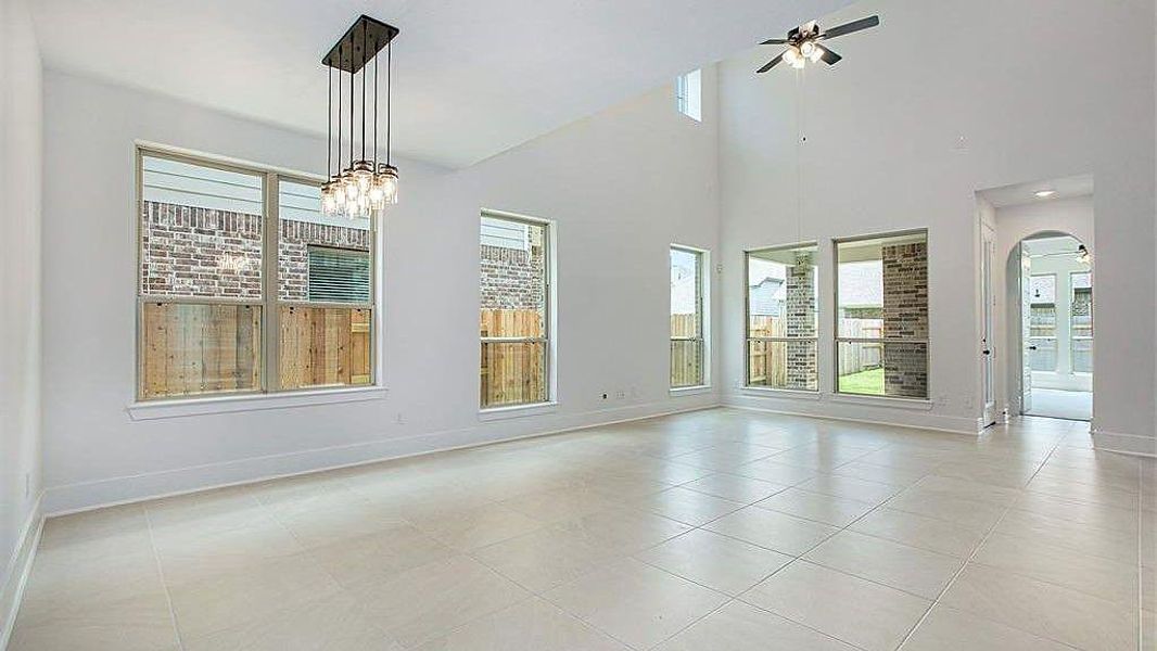 Spacious, unfurnished interior of a new home in Candela, Richmond (Image 18).