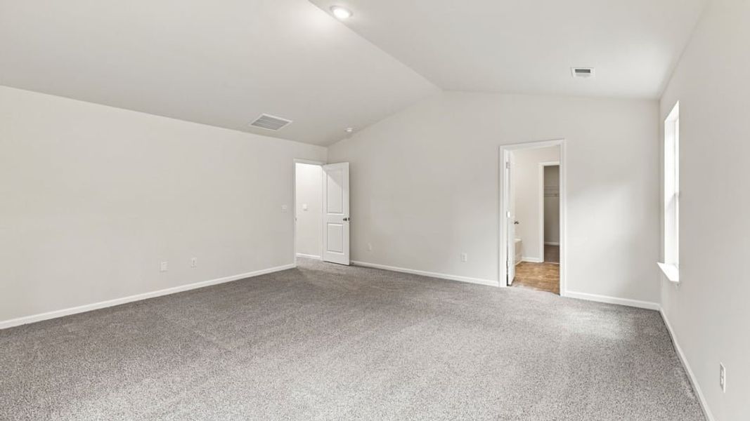 Spacious, unfurnished interior of a new home in Hunters Ridge, Woodruff (Image 39).