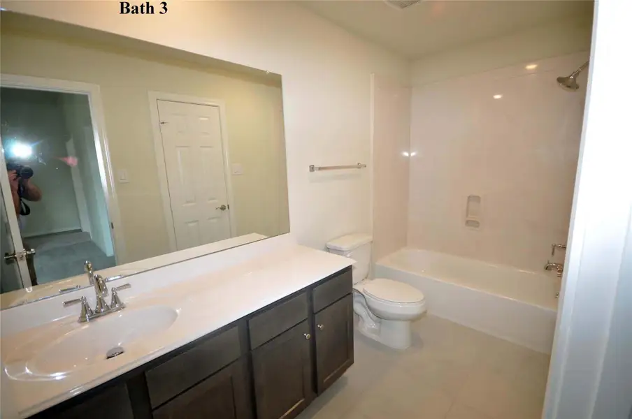 Furnished interior view inside a new home in Pedregal, League City (Image 9).