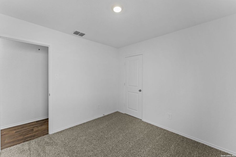 Spacious, unfurnished interior of a new home in Avenida, Converse (Image 13).