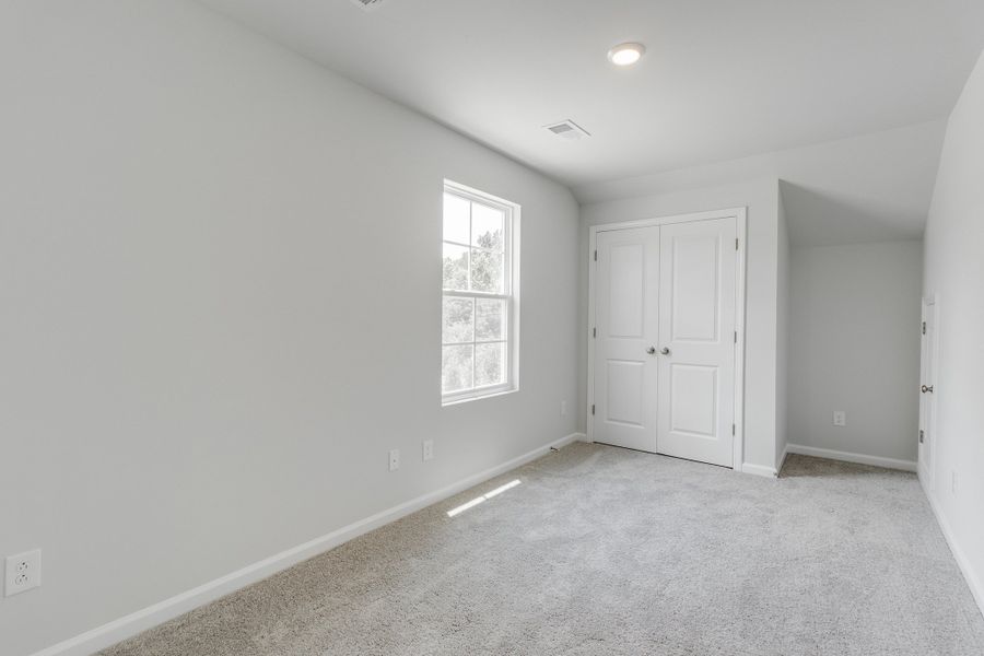 Spacious, unfurnished interior of a new home in Bluefield, Lexington (Image 29).