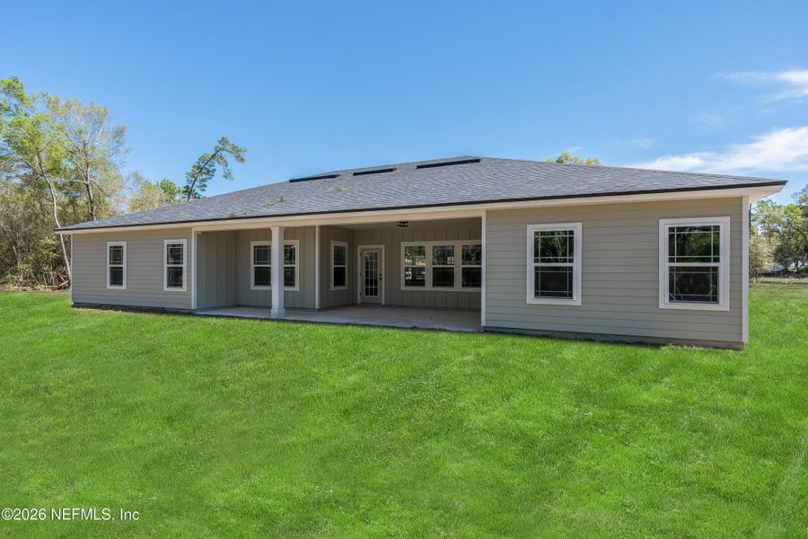 Exterior details and patio area of a home in , Palatka (Image 18).
