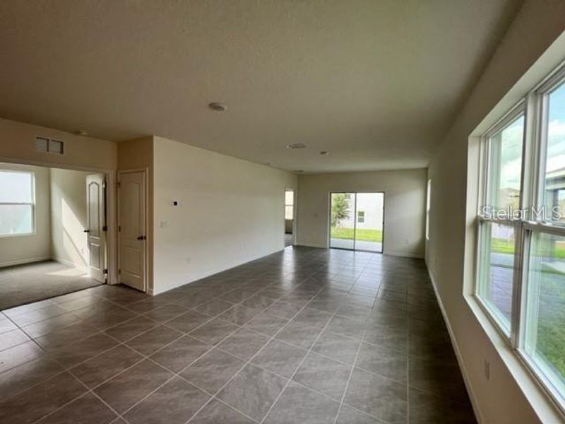 Spacious, unfurnished interior of a new home in Astonia, Davenport (Image 23).