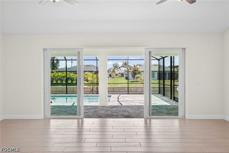 Spacious, unfurnished interior of a new home in Cape Coral, Cape Coral (Image 34).
