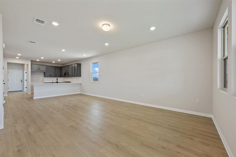 Spacious, unfurnished interior of a new home in Rolling Glen, Hutto (Image 30). Spacious, unfurnished interior of a new home in Rolling Glen, Hutto (Image 30).