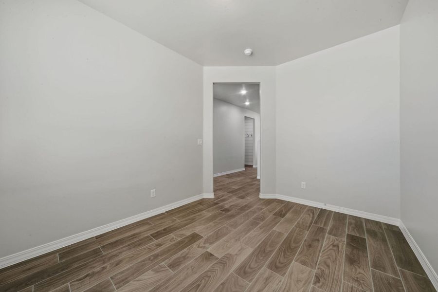 Spacious, unfurnished interior of a new home in Emerald Estates, Horizon City (Image 19).