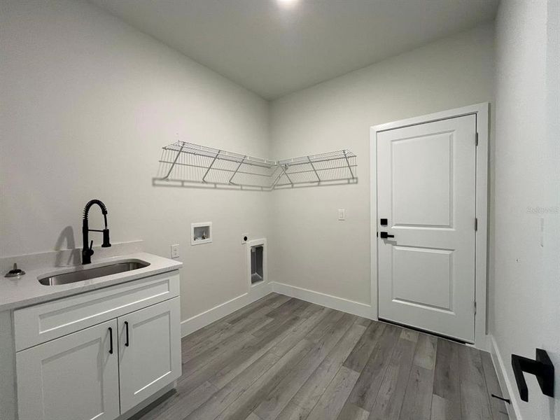 Spacious, unfurnished interior of a new home in , Citrus Springs (Image 35).