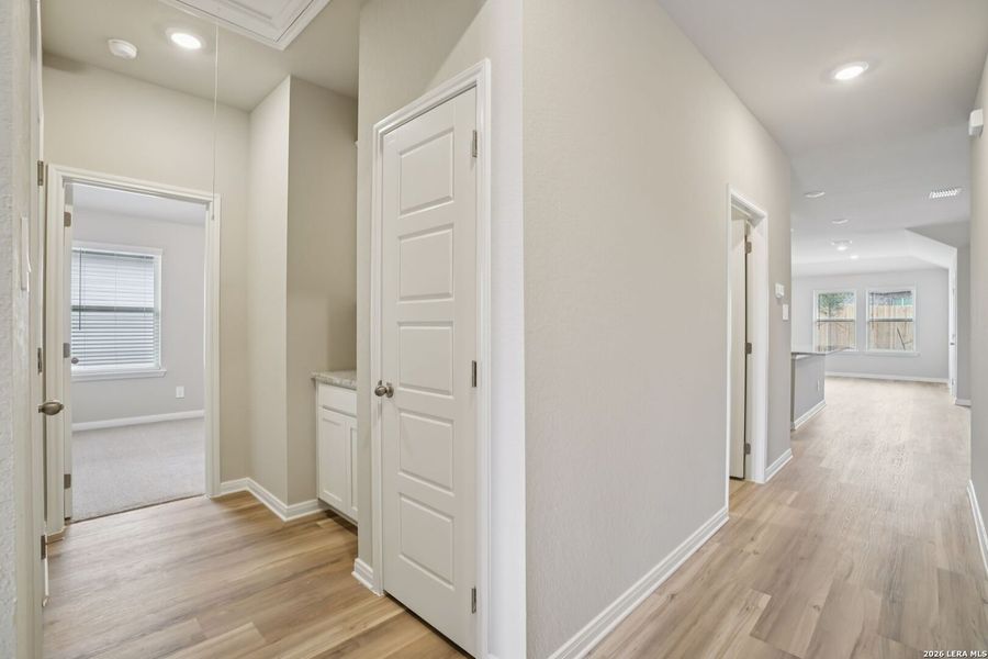 Spacious, unfurnished interior of a new home in Royal Crest, San Antonio (Image 23).