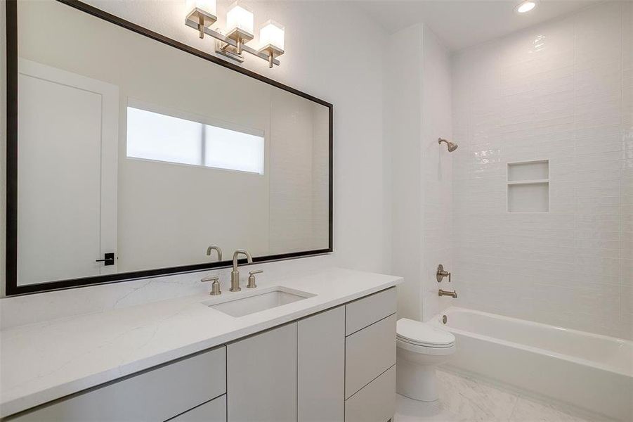 2nd level suite bathroom