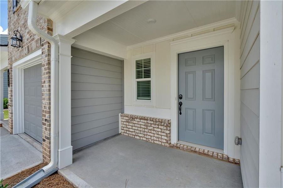 Exterior details and patio area of a home in Village Green, Adairsville (Image 3).