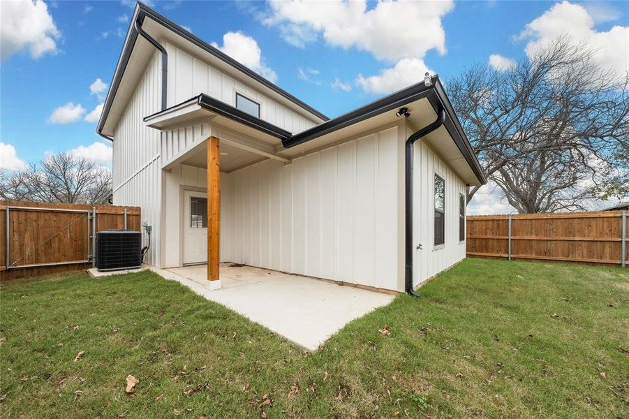 Exterior details and patio area of a home in , Valley Mills (Image 18).