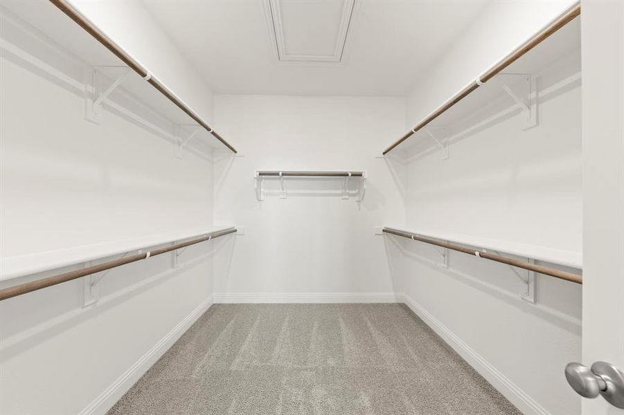 25. 2524 Campden Mews - Closet