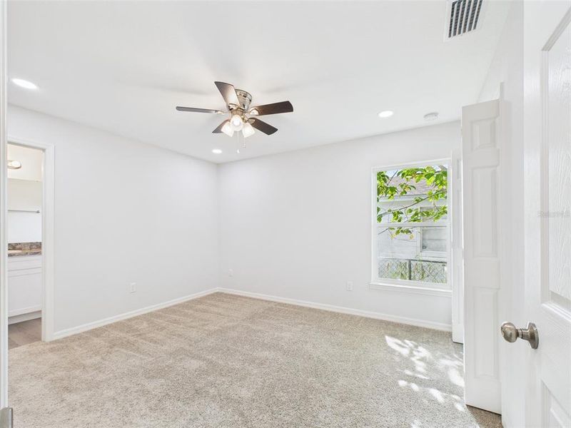 Spacious, unfurnished interior of a new home in , Lakeland (Image 37).