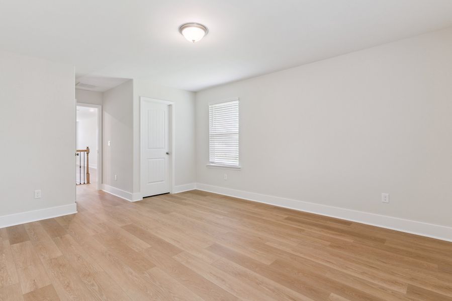 Spacious, unfurnished interior of a new home in NorthShore on the St. Marys River, Kingsland (Image 35).
