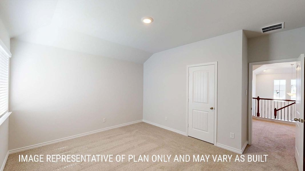Spacious, unfurnished interior of a new home in Saddle Creek, Waco (Image 25).