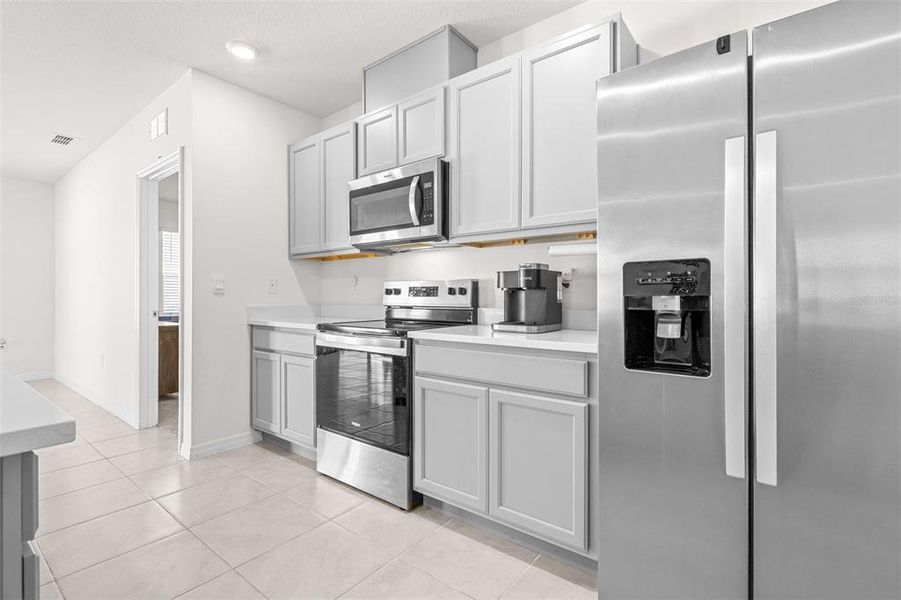 Furnished interior view inside a new home in , Bartow (Image 8).