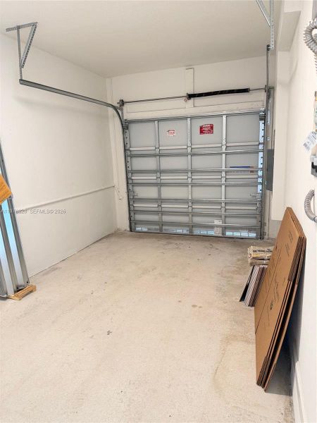 Spacious, unfurnished interior of a new home in , Homestead (Image 14).