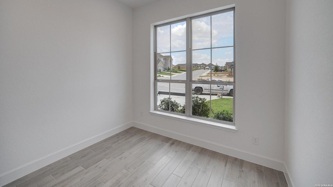 Spacious, unfurnished interior of a new home in Ladera, San Antonio (Image 17).