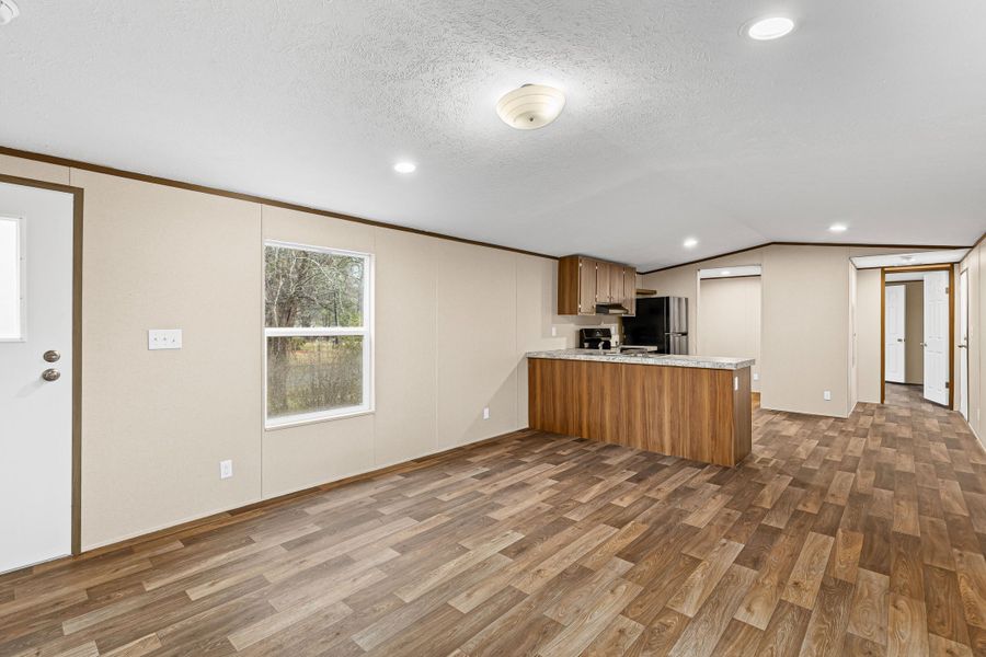 Spacious, unfurnished interior of a new home in , Summerville (Image 7).