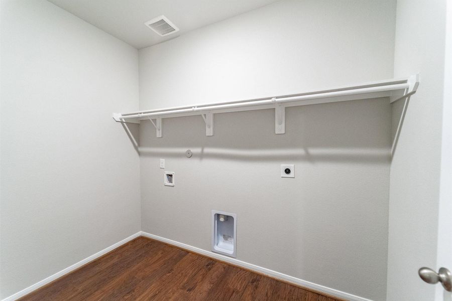 Spacious, unfurnished interior of a new home in Pecan Estates, Crosby (Image 18).