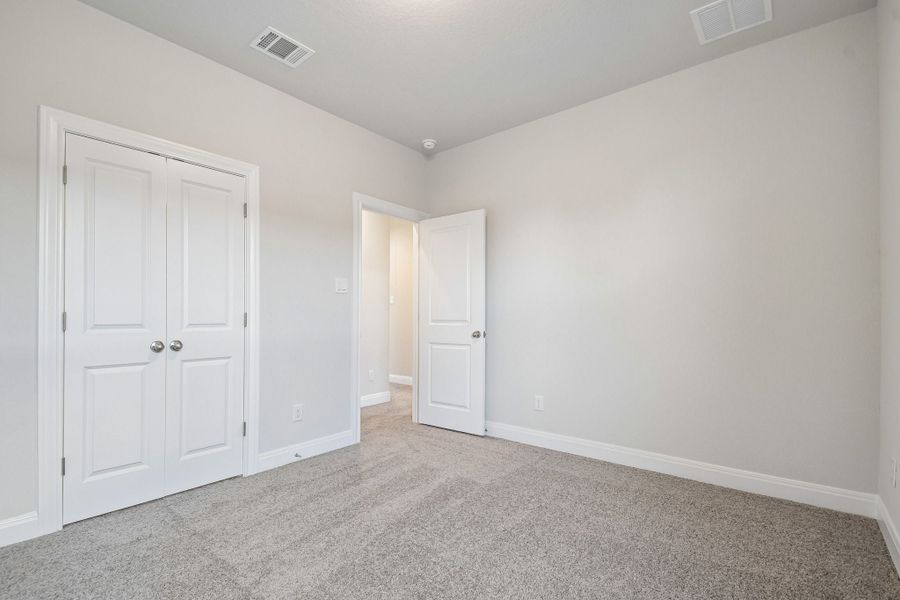 Spacious, unfurnished interior of a new home in 6 Creeks, Kyle (Image 33).