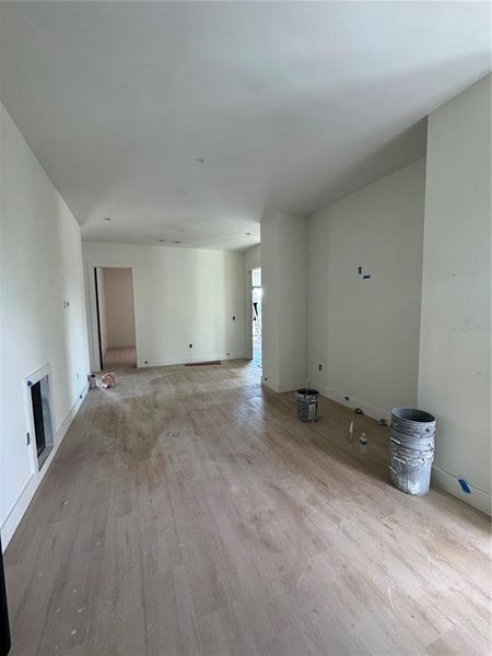 Spacious, unfurnished interior of a new home in , Tampa (Image 20).