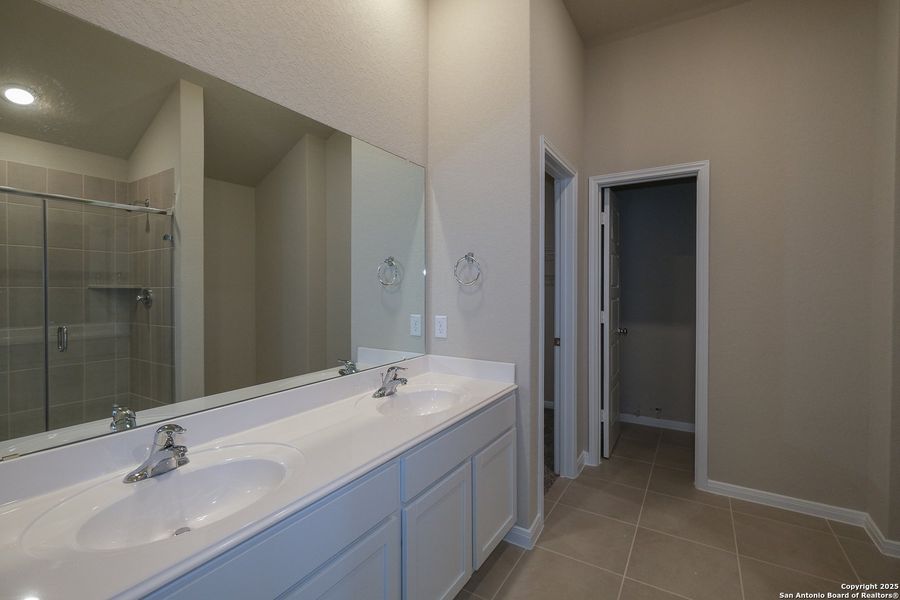 Furnished interior view inside a new home in Winding Brook, San Antonio (Image 5).