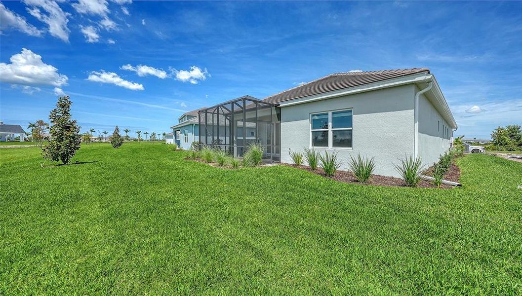 Exterior details and patio area of a home in Palmera, Venice (Image 23).