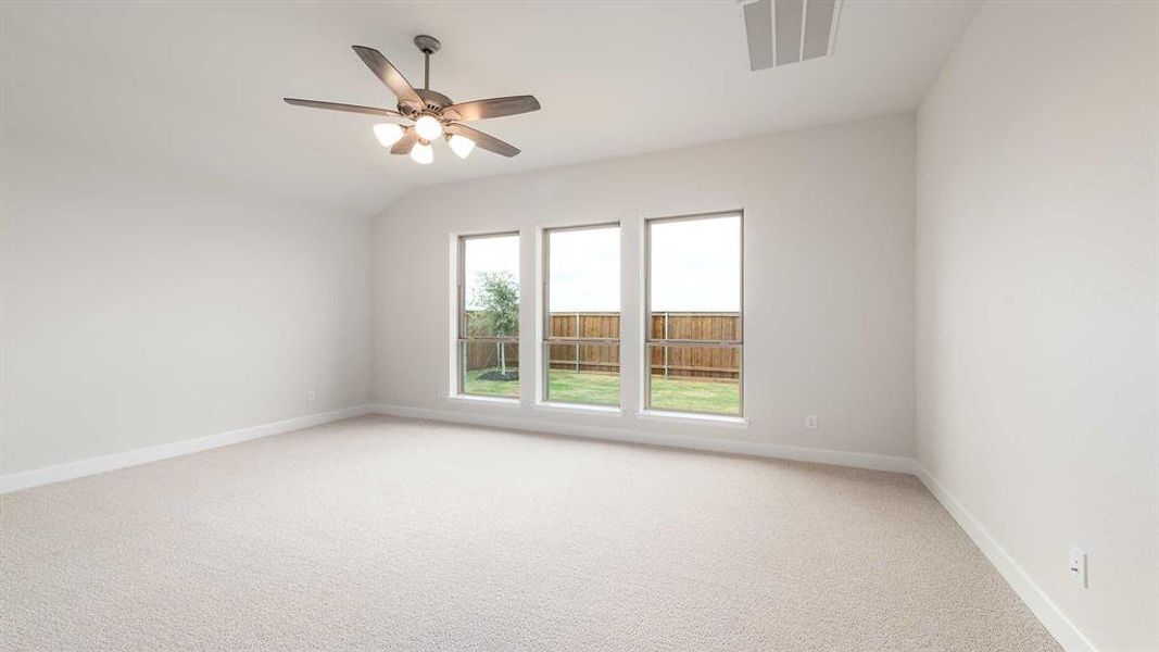 Spacious, unfurnished interior of a new home in Myrtle Creek 71', Waxahachie (Image 10).