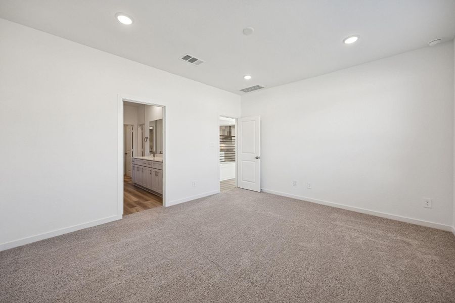 Spacious, unfurnished interior of a new home in Montgomery Bend, Montgomery (Image 22).