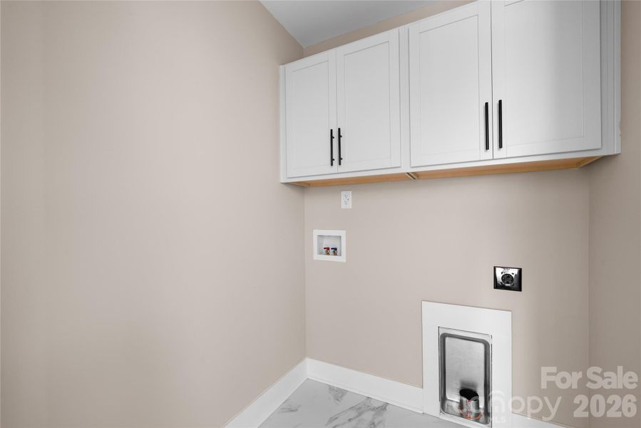 Spacious, unfurnished interior of a new home in , Stanfield (Image 26).