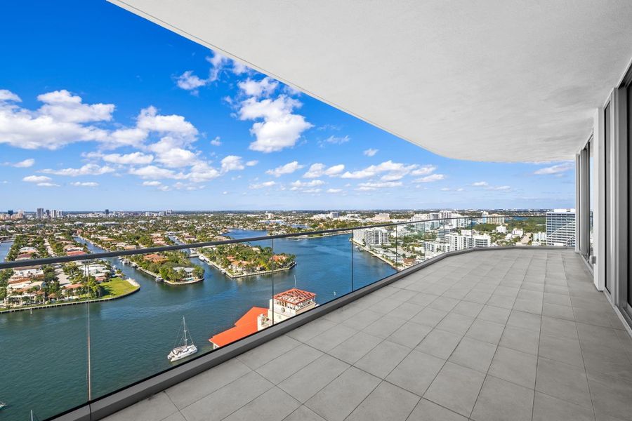 !0 Ft deep Wrapped around balcony with unobstructed views !0 Ft deep Wrapped around balcony with unobstructed views