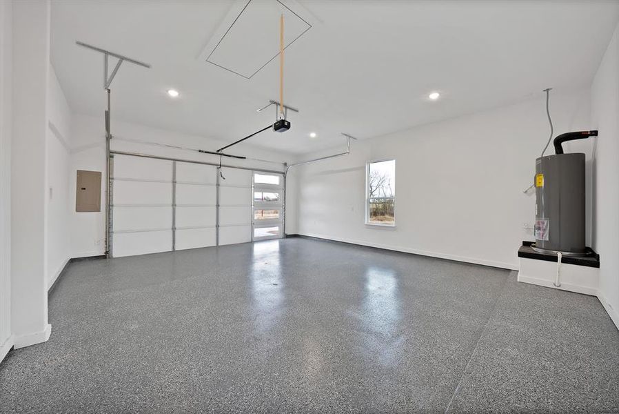 Spacious, unfurnished interior of a new home in , Celeste (Image 33).