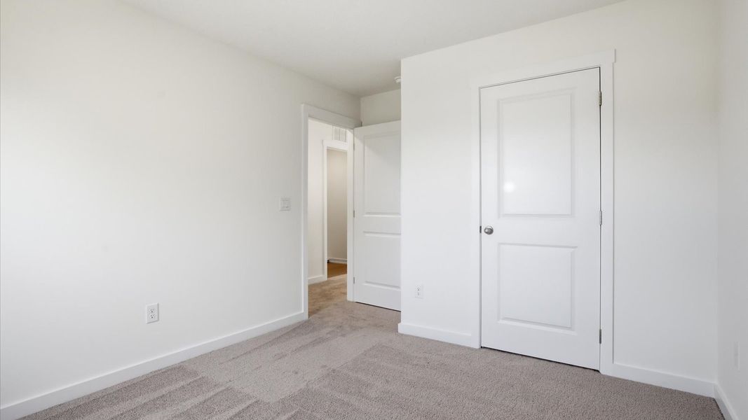 Spacious, unfurnished interior of a new home in Oak Hill, Vonore (Image 35).