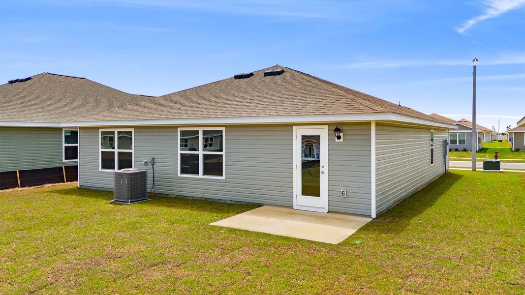 Exterior details and patio area of a home in Liberty, Panama City (Image 3).