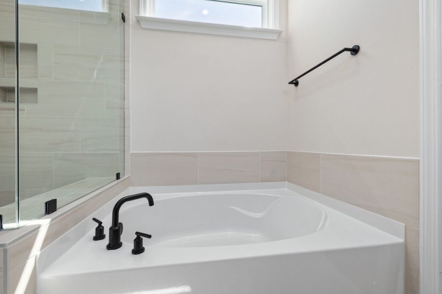 Representative interior finishes for a home built from the Stonebrook by Pulte Homes in The Retreat at Salem Glen, Clemmons (Image 18). Representative interior finishes for a home built from the Stonebrook by Pulte Homes in The Retreat at Salem Glen, Clemmons (Image 18).