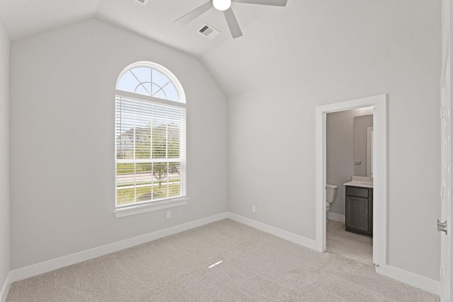Spacious, unfurnished interior of a new home in Briarwood Crossing, Rosenberg (Image 23).