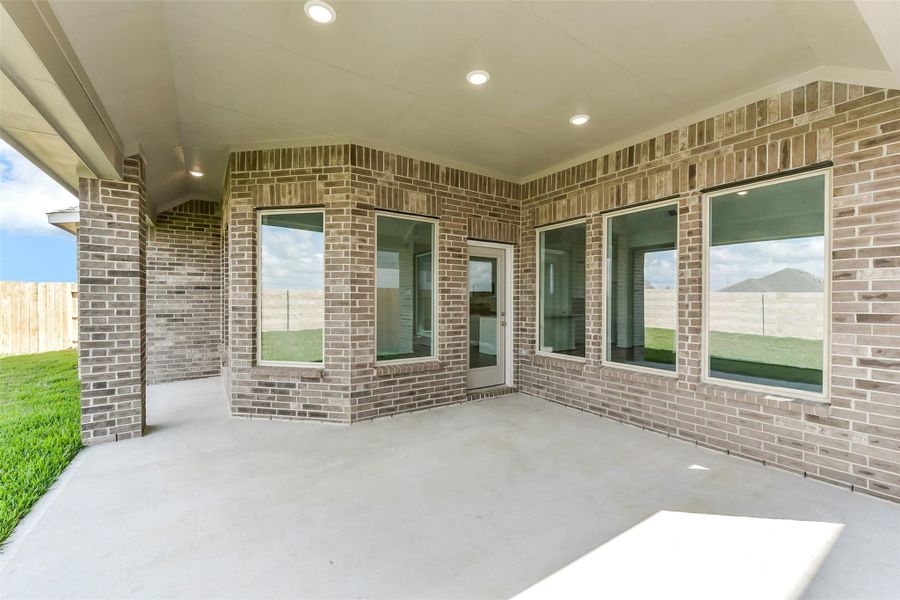 Exterior details and patio area of a home in River Ranch Meadows, Dayton (Image 4).