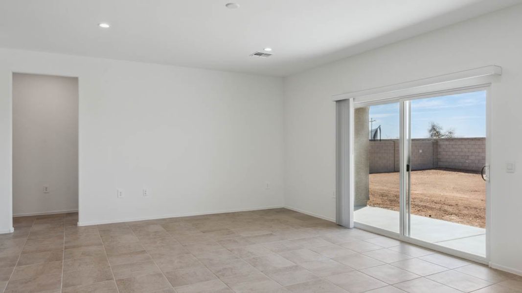 Spacious, unfurnished interior of a new home in Carlton Commons, Casa Grande (Image 18).