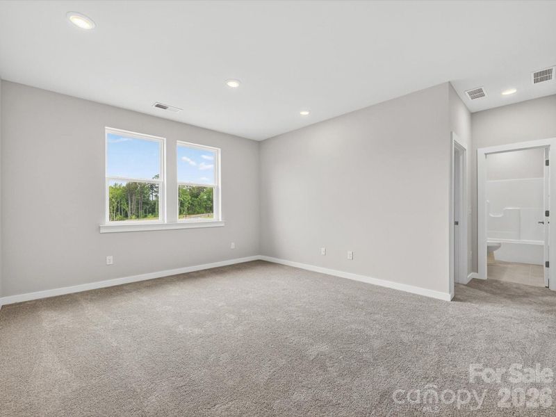 Spacious, unfurnished interior of a new home in Hardy Pond, Rock Hill (Image 36).