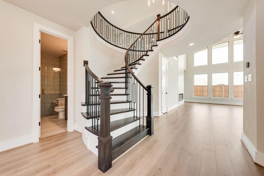 Spacious, unfurnished interior of a new home in Park Place, Prosper (Image 14).