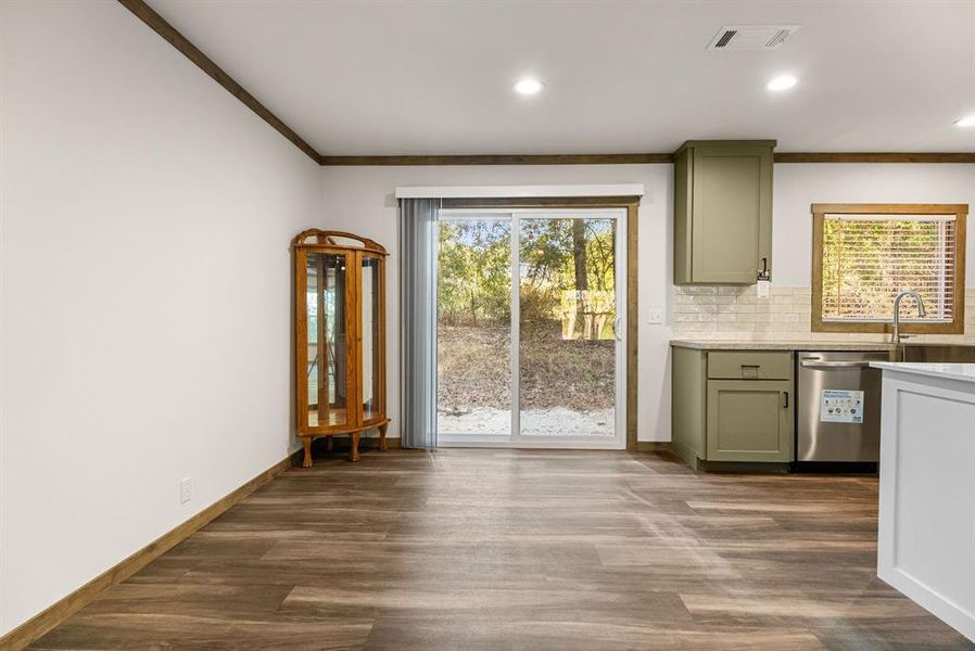 Spacious, unfurnished interior of a new home in , Whitehouse (Image 14).